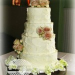 wedding cake with roses